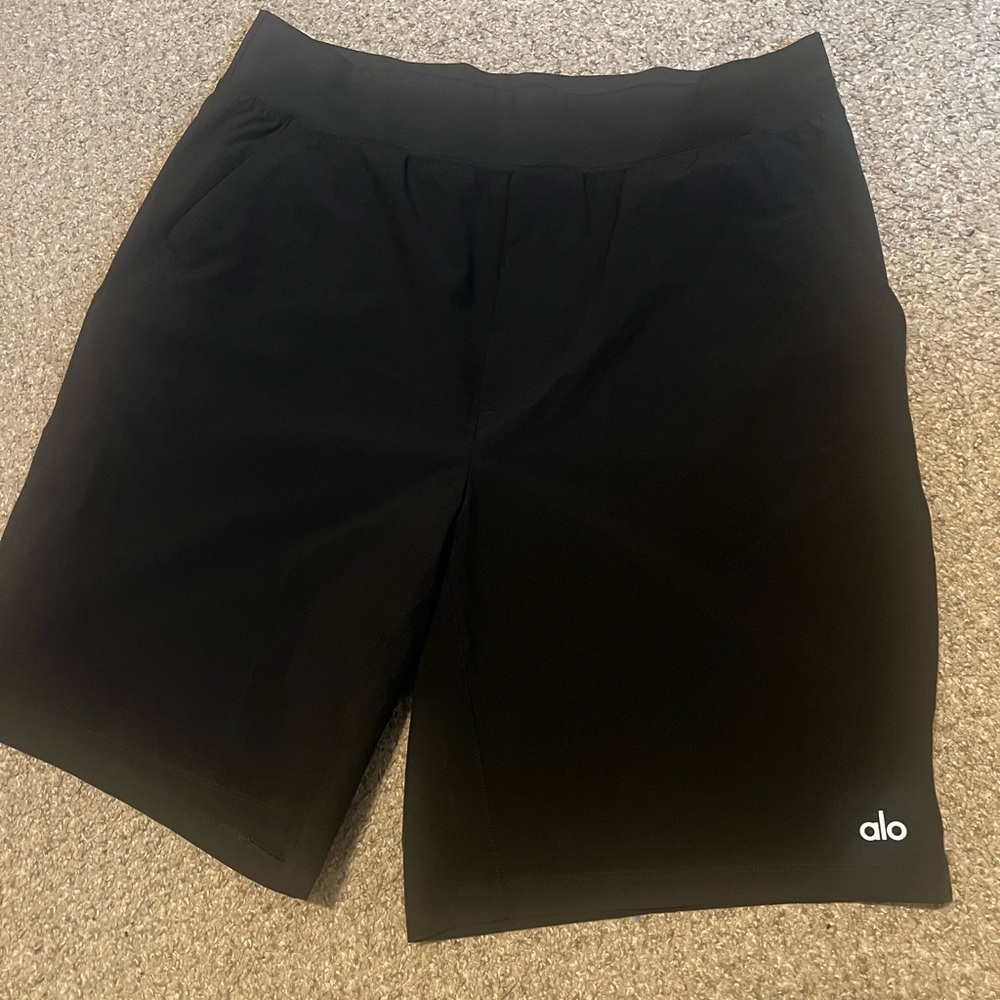 Alo Yoga Short Sz Large excellent condition